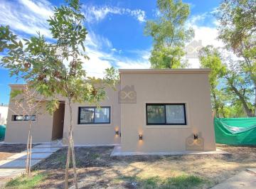 Casa · 110m² · 4 Ambientes · 1 Cochera · Casa en Venta en Santa Lucia, Pilar del Este, Pilar