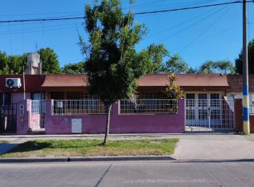 Casa · 145m² · 4 Ambientes · 1 Cochera · Casa de 3 Dorm., Cochera y Patio, Barrio Ludueña
