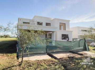 Casa · 360m² · 8 Ambientes · 2 Cocheras · Venta Casa 4 Dorm. Vida Club de Campo Barrio Privado
