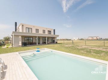 Casa · 360m² · 8 Ambientes · 2 Cocheras · Venta / Permuta - Casa 4 Dorm. - Vida Club de Campo Barrio Privado - Funes.