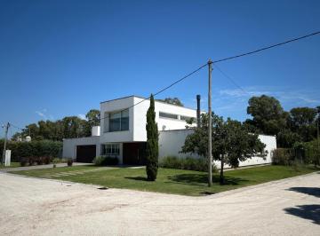 Casa de 6 ambientes, La Plata · Casa de 4 Dorms. en Venta