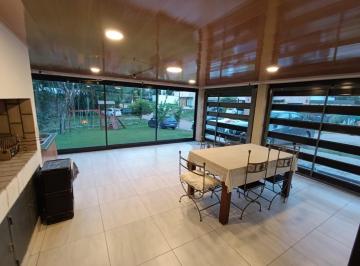 Casa · 180m² · 4 Ambientes · Casa Ubiacada en Villa Catalina