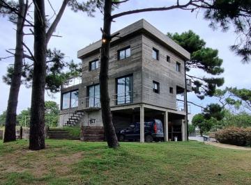 Casa · 245m² · 5 Ambientes · 1 Cochera · Casa en Venta. Golf Nuevo. Pinamar