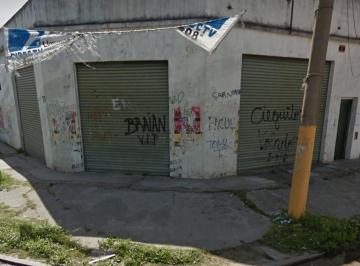 Bodega-Galpón · 200m² · Galpon en Esquina en Venta Sobre Av en Villa La Florida