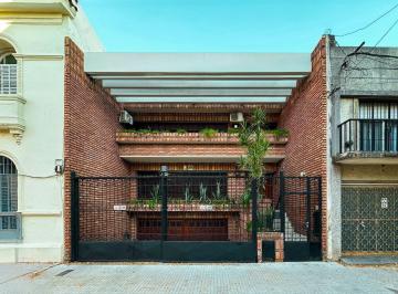 Casa · 234m² · 7 Ambientes · 2 Cocheras · Casa de 5 Dorm. en Barrio Arroyito