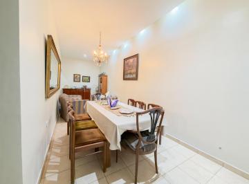 Casa · 200m² · 6 Ambientes · 2 Cocheras · Casa en Bolivia Al 800