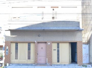 Casa de 4 ambientes, General San Martín · Casa a Refaccionar - Desarrollada en 2 Plantas - Fondo y Terraza.