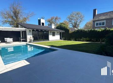 Casa · 242m² · 5 Ambientes · 1 Cochera · Venta Casa 2 Dorm. Jardín con Piscina Fisherton Rosario