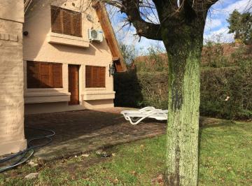 Casa · 200m² · 3 Ambientes · 1 Cochera · Casa - La Martona