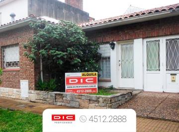 Casa · 75m² · 3 Ambientes · 1 Cochera · Casa - Martinez