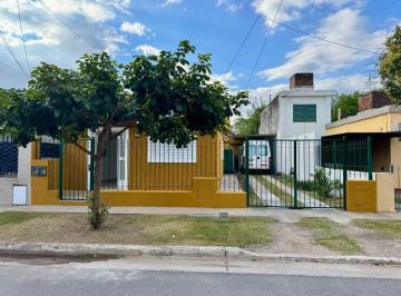 Casa de 5 ambientes, Córdoba · Venta 2 Casas 2 Dorm c/u Ideal Inversión - B° Arguello