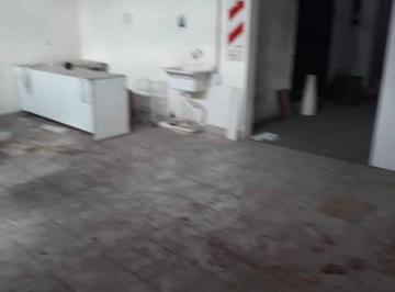 Local comercial · 112m² · 1 Cochera · Deposito en Alquiler Muy Bien Ubicado Cerca de Zona Comercial Apto Varios Rubros