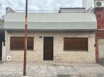 Casa de 3 ambientes, La Matanza · Espaciosa Casa 3 Ambientes en Ramos Mejía