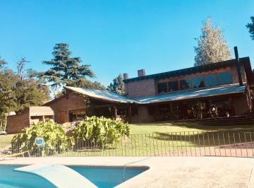 Casa · 500m² · 10 Ambientes · 2 Cocheras · Venta Espectacular Casa Quinta en B Cerrado C Seguridad