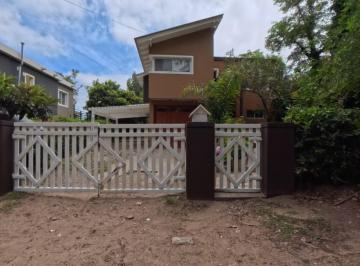 Casa · 145m² · 5 Ambientes · 1 Cochera · Ostende