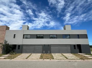 Casa · 140m² · 4 Ambientes · 2 Cocheras · Venta - Hermoso Duplex 3d 3b - Barrio Cerrado Aquavista!