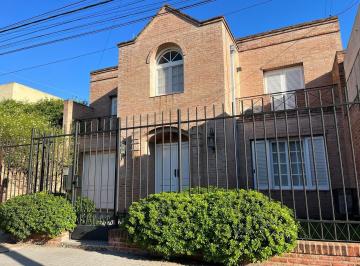 Casa · 135m² · 5 Ambientes · Casa en Lobos