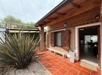 Casa · 100m² · 4 Ambientes · 1 Cochera · Casa en Lobos