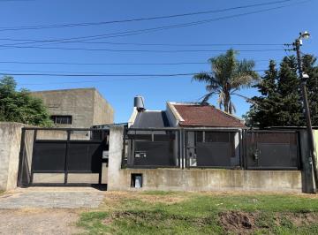 Casa · 210m² · 5 Ambientes · 1 Cochera · Casa en Empalme Lobos