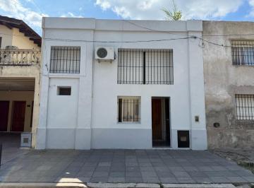 Casa · 170m² · 4 Ambientes · Casa en Lobos
