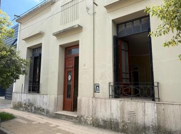 Casa · 224m² · 8 Ambientes · Casa en Lobos