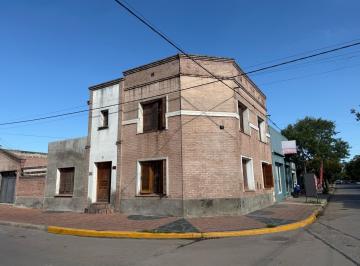 Casa · 150m² · 6 Ambientes · 1 Cochera · Casa en Lobos