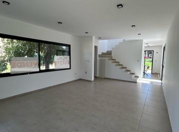Casa · 180m² · 3 Dormitorios · 2 Cocheras · Casa - Villa Catalina