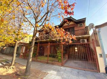 Casa · 200m² · 4 Ambientes · 2 Cocheras · Venta Casa 4 Ambientes, Apta Crédito. Castelar Norte