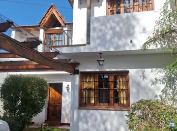 Casa de 7 ambientes, Ciudad de Mendoza · Casa a La Venta 4 Habitaciones en Quinta Seccion Capital