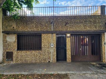Casa · 94m² · 3 Ambientes · Casa Al Frente a Reciclar de 2 Dorm., Parque Casado
