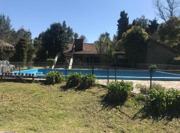 Casa · 167m² · 5 Ambientes · 2 Cocheras · Casa Quinta en Venta en Abasto La Plata Lote 7500 m² Pileta