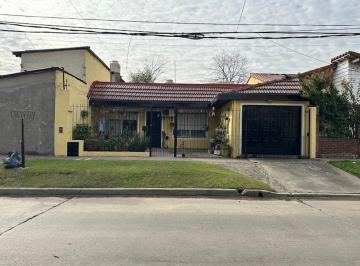 Casa · 133m² · 3 Ambientes · 2 Cocheras · Casa a La Venta en Don Torcuato