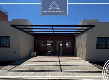 Casa · 55m² · 2 Ambientes · 1 Cochera · Campos de Manantiales - Duplex de Una Habitacion y 1/2 + Amp