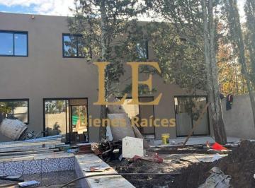 Casa · 125m² · 4 Ambientes · 3 Cocheras · Venta Casa San Jeronimo