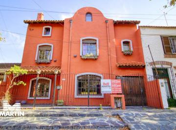 Casa · 190m² · 6 Ambientes · 1 Cochera · Casa en Venta en Martínez - 6 Amb. con Suite, Playroom, Jardín con Quincho y Cochera.
