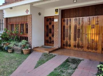 Casa de 8 ambientes, Córdoba · Villa Cabrera - 3 Dorm. a Una Cuadra del Shopping