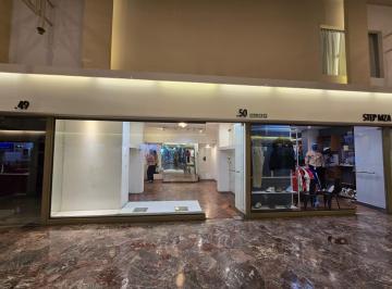 Local comercial · 47m² · 3 Ambientes · Local en Galería Piazza
