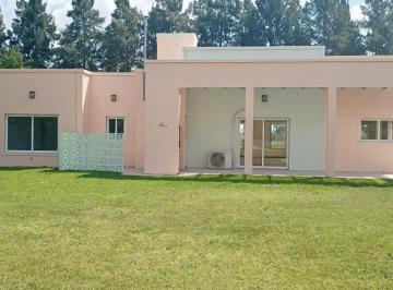 Casa · 156m² · 5 Ambientes · 2 Cocheras · Casa - Venta/alquiler Barrio Don Joaquin Canning