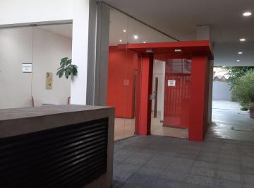 Entrada al edificio · Monoambiente con Balcón (Frente). San Martín (Centro)