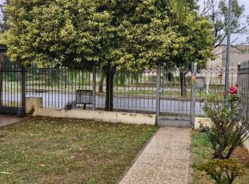 Casa · 129m² · 3 Ambientes · 2 Cocheras · Se Vende Casa 2 Dormi - Cochera - Patio B°los Boulevares