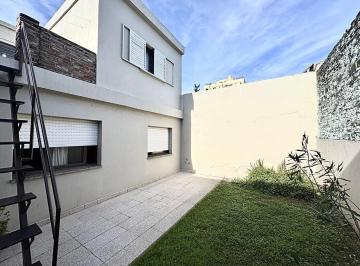 Casa · 140m² · 8 Ambientes · Casa de Pasillo Único 5 Dorm. en 2 Plantas en España y Hospitales