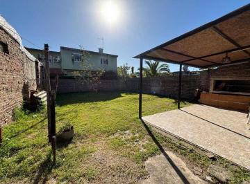 Casa · 70m² · 3 Ambientes · 2 Cocheras · Casa en Venta 3 Amb. San Fernando con Gran Jardin