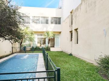 Casa · 300m² · 5 Dormitorios · 2 Cocheras · Casa en Venta en Colegiales con Pileta y 2 Cocheras