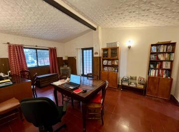 Foto · Casa de 4 Dorm. en Barrio Jardín con Patio, un Departamento y 2 Cocheras