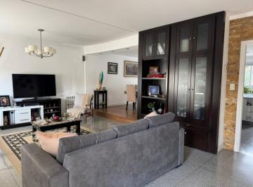 Casa · 230m² · 5 Ambientes · Casa en Venta de 5 Ambientes, Zona Guemes.