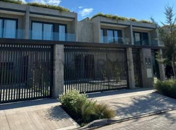 Casa · 118m² · 4 Ambientes · 2 Cocheras · Casa en Venta Sustentable