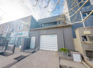 Casa · 166m² · 7 Ambientes · 1 Cochera · Venta Duplex en Venta Fernandez Oro