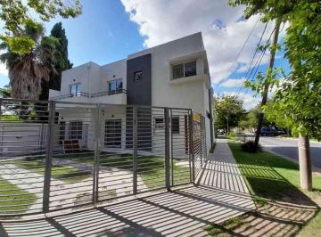 Casa · 70m² · 3 Ambientes · 1 Cochera · Duplex en Venta Castelar Sur