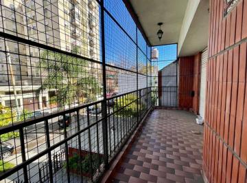 Departamento de 4 ambientes, Parque Avellaneda · Venta - Departamento 4 Ambientes con Cochera, Balcon y Patio - Muy Luminoso