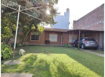 Casa · 70m² · 3 Ambientes · 1 Cochera · Casa 3 Ambientes con Cochera y Amplio Jardín en Alquiler